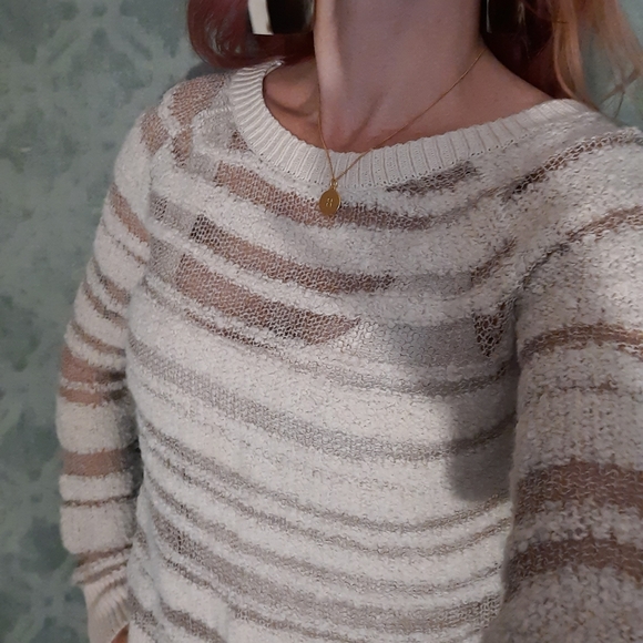 BCBG SWEATER - Picture 11 of 11